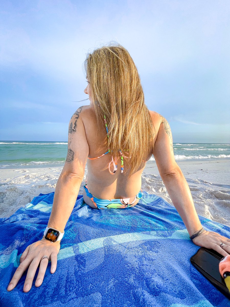 Britt_Mathis_'s tweet photo. Sun kissed and salty ☀️🏝️ https://t.co/FZWOCppEN0