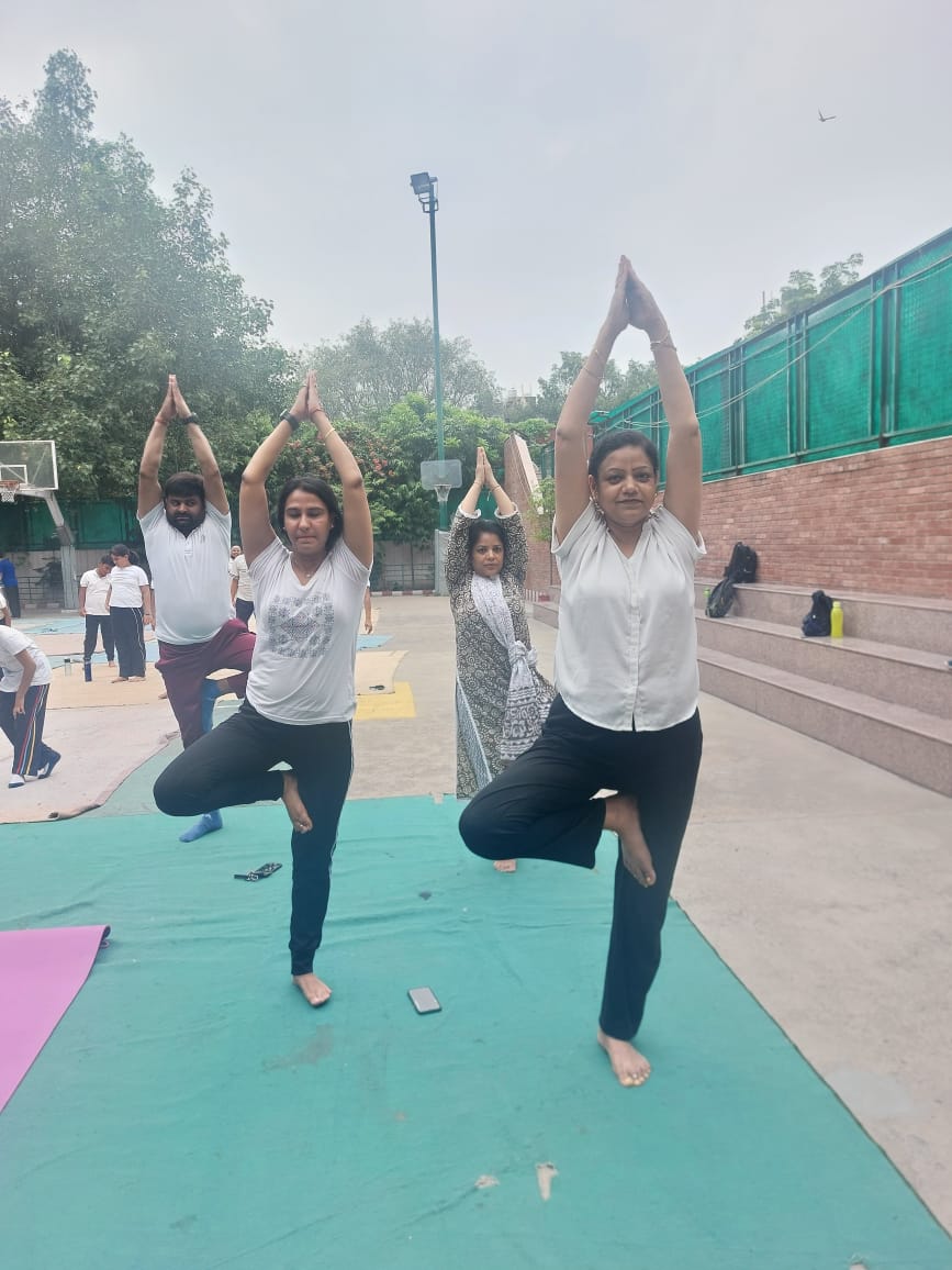 Shipra_Srivastv's tweet photo. Yoga is all about balancing your senses, body, soul, and mind to live healthy and in peace. Celebrated #InternationalDayofYoga2023 at #Ahlconintl @ashokkp @y_sanjay @pntduggal @cbseindia29 @narendramodi #YogaforVasudhaivaKutumbakam 
#HarAnganYoga
#YogaBharatMala
#YogaMyPride https://t.co/au81kW205L