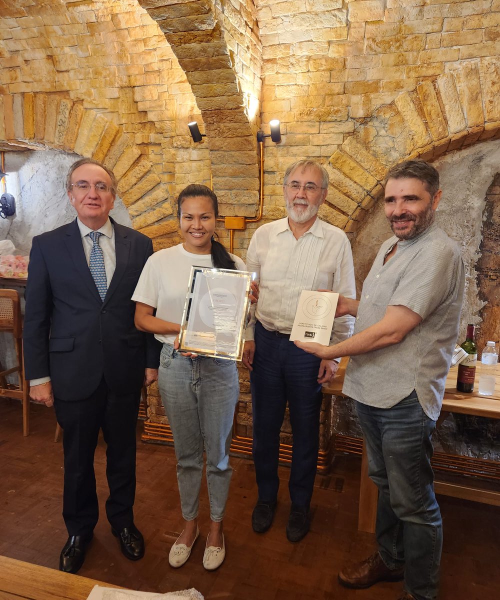 Kannika Kongkaew se convierte en la primera mujer chef que consigue la certificación de #RestaurantsfromSpain en Tailandia. ¡Felicidades! 👩‍🍳 🇹🇭 

Con este reconocimiento, Taburete se une a la red de restaurantes acreditados 🍽️