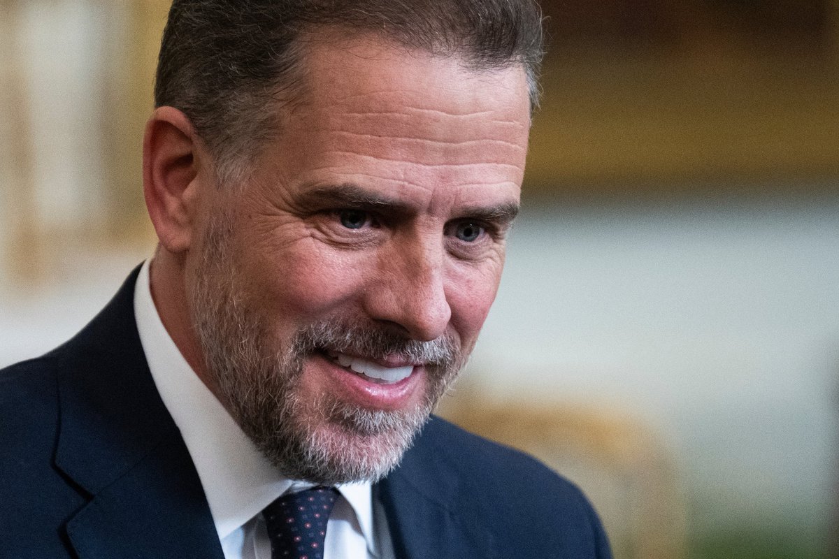 mossfrombeyond's tweet photo. steve correl could be hunter biden. this isnt a political thing i just realized they look similar https://t.co/ITAcnoxdsj