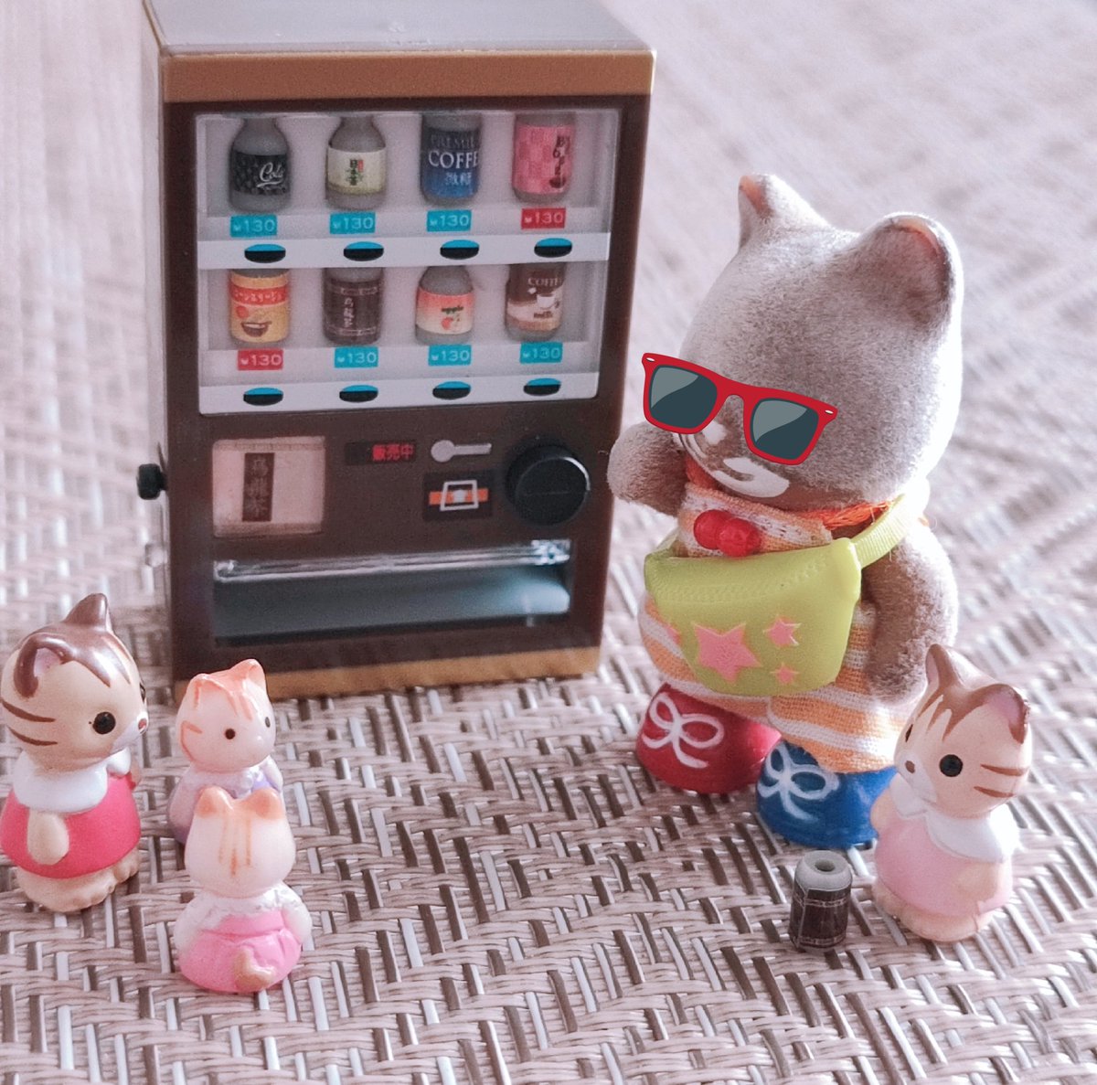 schrei_und_tod's tweet photo. Let's have iced coffee โ
#cute #ใใใใ #cutenessOVERLOAD #ใทใซใใใขใใกใใชใผ #ใทใใใณ #ใทใซใใใขใฎ่ตคใกใใ
#calicocritters #SylvanianFamilies
#Gashapon #TheShimmerettes #TheShimmerettinis #ShimaInParis https://t.co/fzzqB2s8GI