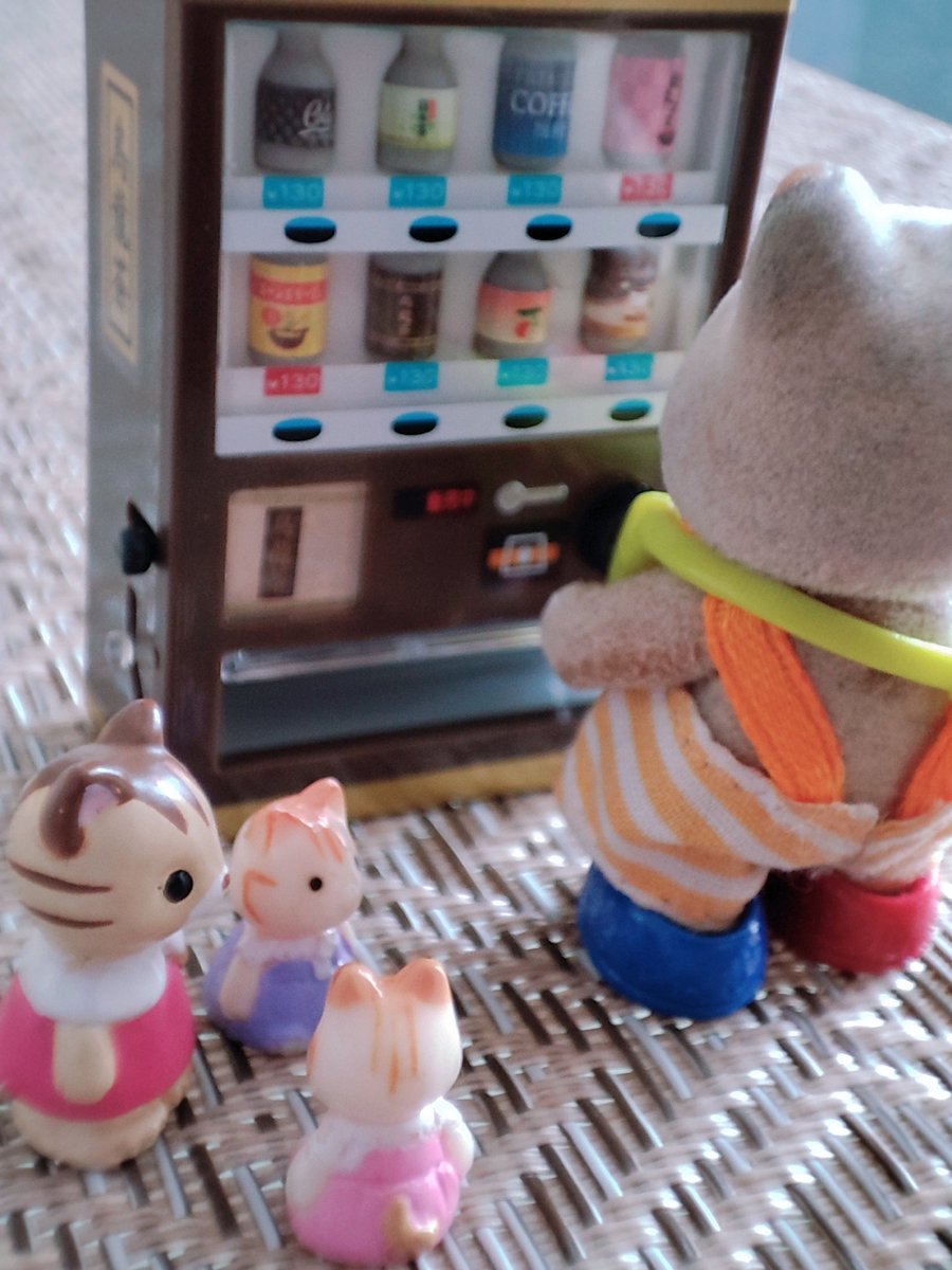 schrei_und_tod's tweet photo. Let's have iced coffee โ
#cute #ใใใใ #cutenessOVERLOAD #ใทใซใใใขใใกใใชใผ #ใทใใใณ #ใทใซใใใขใฎ่ตคใกใใ
#calicocritters #SylvanianFamilies
#Gashapon #TheShimmerettes #TheShimmerettinis #ShimaInParis https://t.co/fzzqB2s8GI