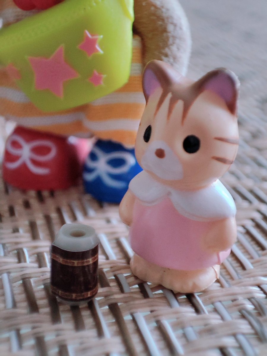 schrei_und_tod's tweet photo. Let's have iced coffee โ
#cute #ใใใใ #cutenessOVERLOAD #ใทใซใใใขใใกใใชใผ #ใทใใใณ #ใทใซใใใขใฎ่ตคใกใใ
#calicocritters #SylvanianFamilies
#Gashapon #TheShimmerettes #TheShimmerettinis #ShimaInParis https://t.co/fzzqB2s8GI