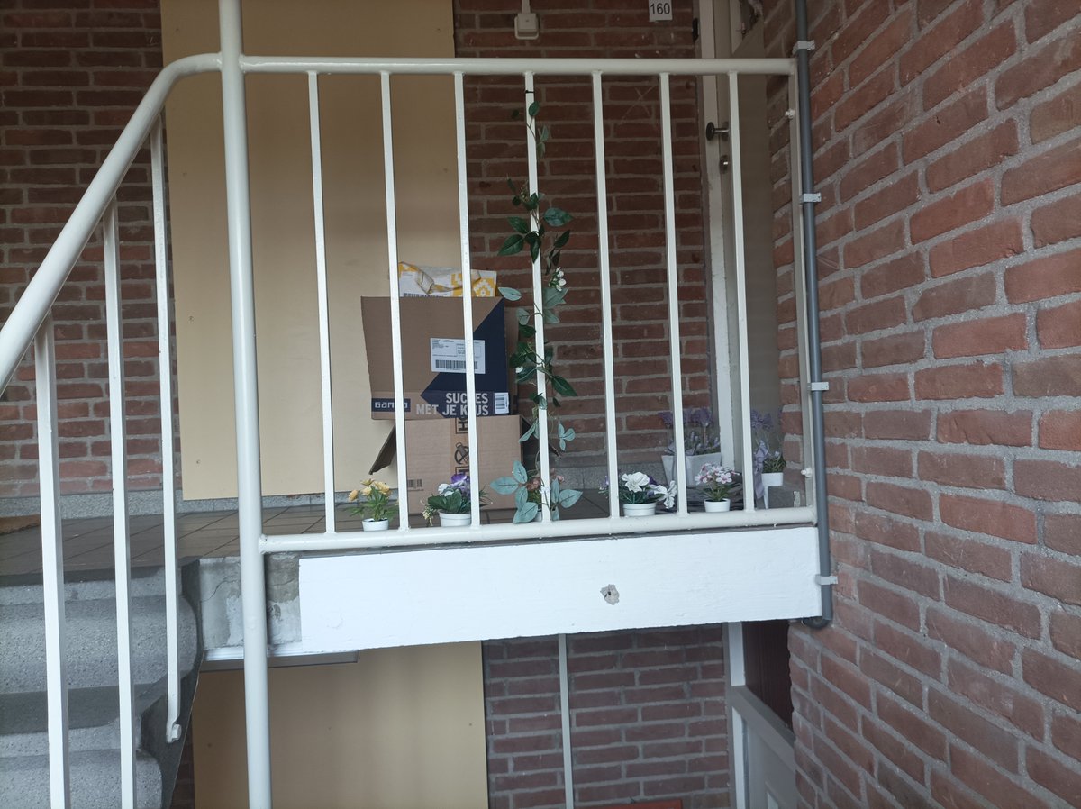 JOEHOE? PREWONEN? DIT STAAT OOK WEER 2 DAGEN OP DE GANG!!! EN NEE IK WIL MET DEZE BEWOONSTER NIX TE MAKEN HEBBEN, GA ER ZELF NIX VAN ZEGGEN, DAS JULLIE TAAK ! (DAT OPRUIMEN ;-) #PREWONEN #POLITIE # GGZ