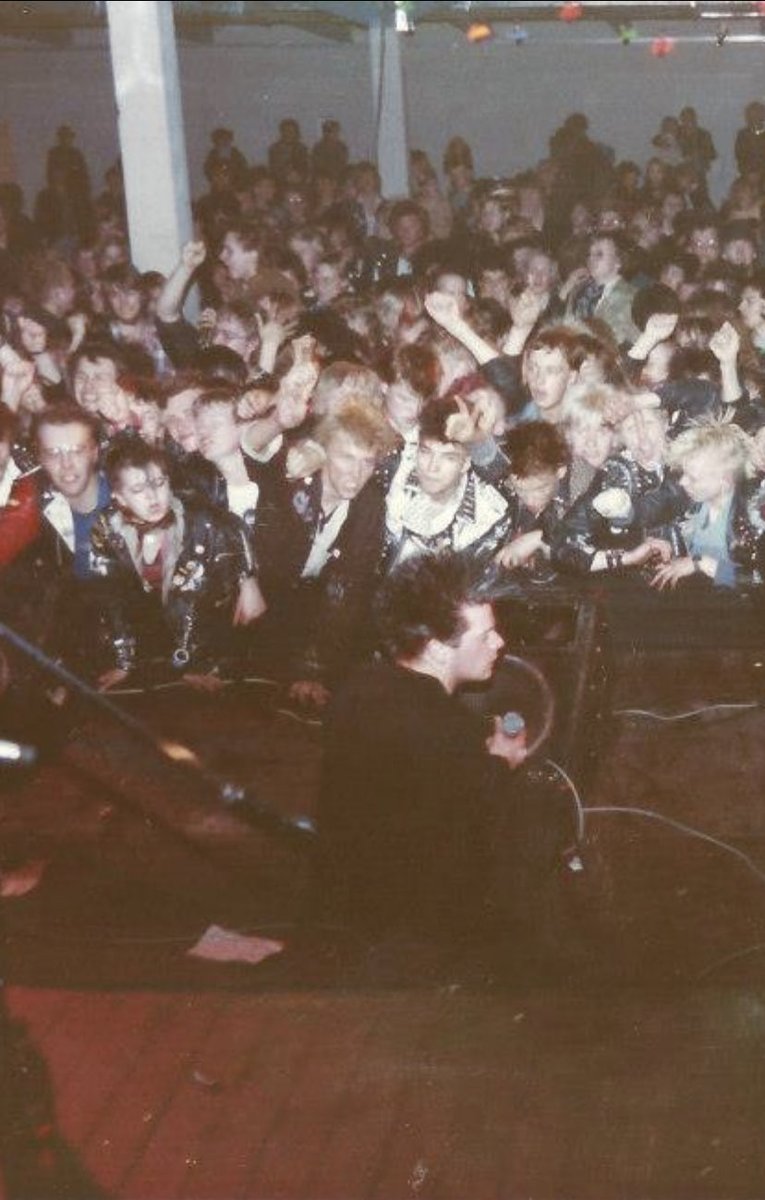 rocknrollscars's tweet photo. Discharge. 1983. https://t.co/8MPRVSyBE5