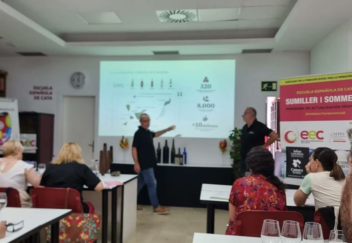 Seguimos con actividades de formación para socios de ASUMAD con el didáctico Seminario de Introducción a los vinos <a href="/CanaryWineDOP/">Canary WINE</a> y la filosofía de elaboración que llevan a cabo en las bodegas de las Islas Canarias.