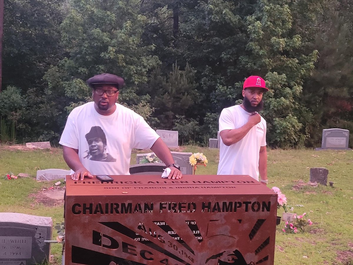 ChairmanFredJr1's tweet photo. #BulletProofLove #GraveSite #ChairmanFredHampton #FathersDay https://t.co/hpqrm2aNoW