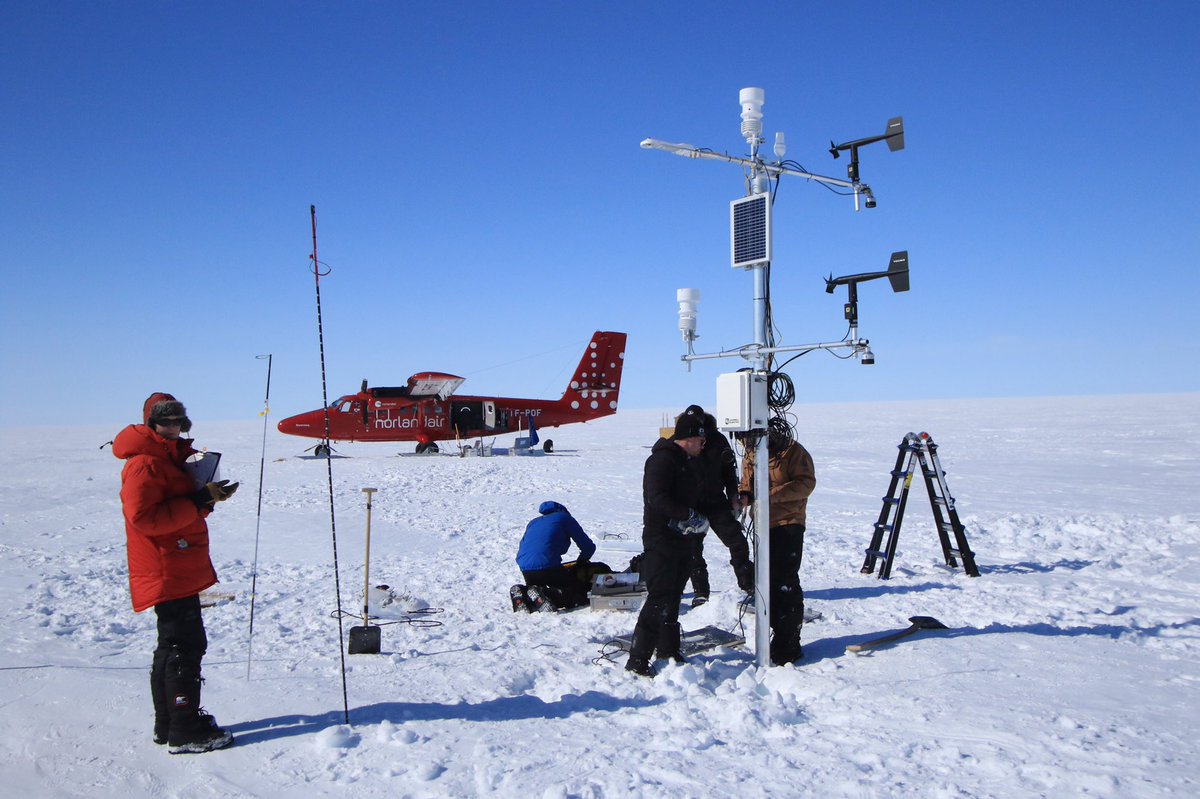 The GEUS team doing maintenance of the AWS at the Tunu Site north of EGRIP