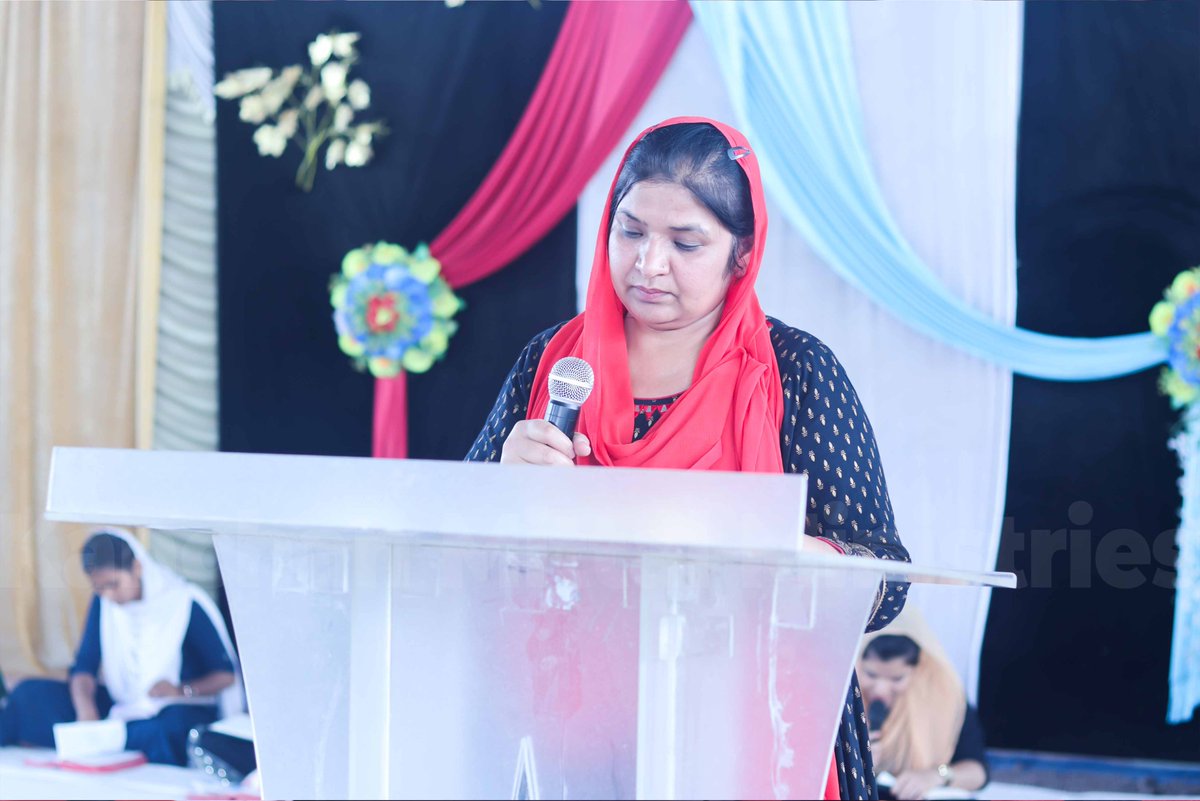pastorkanchan's tweet photo. The word of God is seeping into the hearts of the people as they are hearing the word attentively.

#KanchanMittalMInistries #TuesdayLayhandService #WordofGod https://t.co/66GZUMnK6s