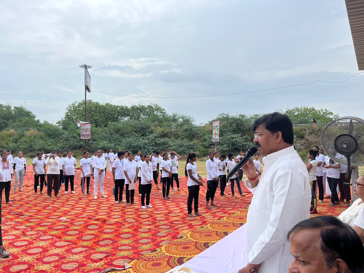 jksjaiki's tweet photo. मां कुसुम कालेज ऑफ फार्मेसी, असनी- फतेहपुर में अंतर्राष्ट्रीय योग दिवस के शुभ अवसर पर मुख्य अतिथि के रूप में उपस्थित होकर छात्राओं को उत्कृष्ट प्रदर्शन के लिए प्रमाण पत्र बांटे एवं उनका मार्गदर्शन किया। 
#yogaday2023 
#Fhatepur
#ApnaDalS https://t.co/IXST85nguW