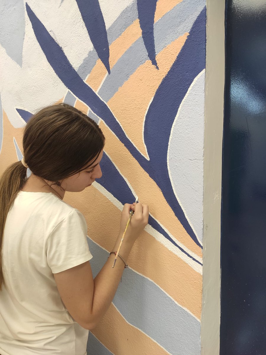 IESSanAlvaro's tweet photo. Este final de curso continuamos con la decoración del aula de Educación Plástica y Audiovisual 🎨👨‍🎨👩‍🎨🖌️
#ElEspacioImporta https://t.co/i4NfAjTWah