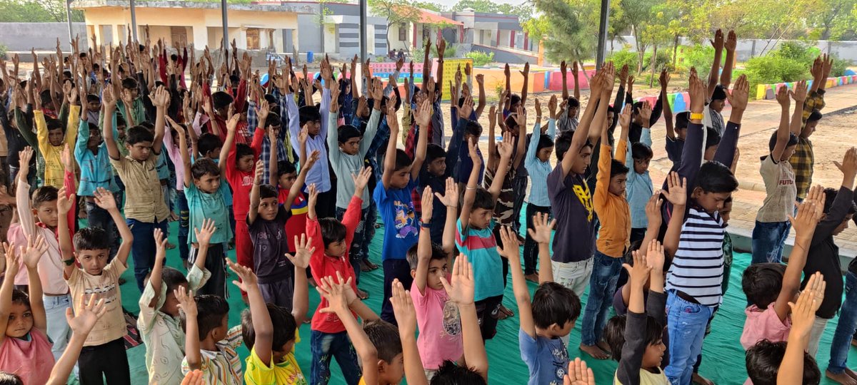 CSCSPV_Health's tweet photo. Celebration of International Yoga Day with children in CSC Bal Vidyalaya, Patan, Gujarat. VLE Shree Akbarbhai Abdulbhai Vora.
#CSCpeYoga #MyYogaMyPose https://t.co/f21TlP6yur