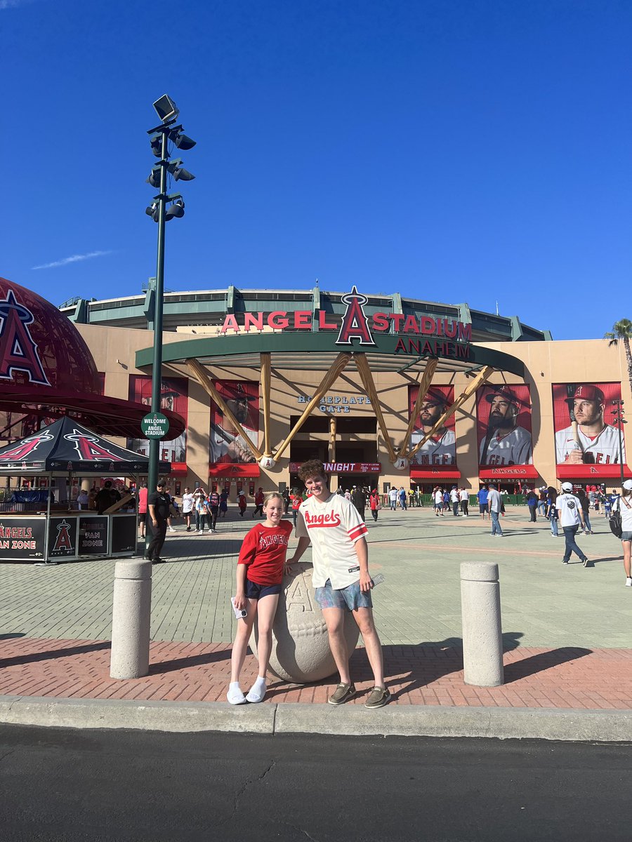 DillardJennifer's tweet photo. #gohalos 1st Angels game!! https://t.co/8tj1BQyAz1