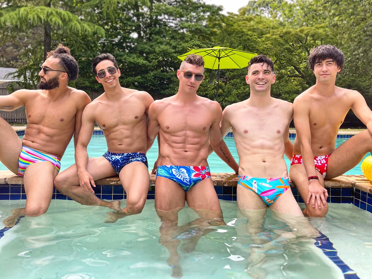 Work hard, play hard. #dayoffvibes

And thanks to @SpeedoUSA for the pool party looks! 🍓🥭🍋🥥

#speedo #speedos #speedoboys
#speedoUSAambassador #teamspeedo