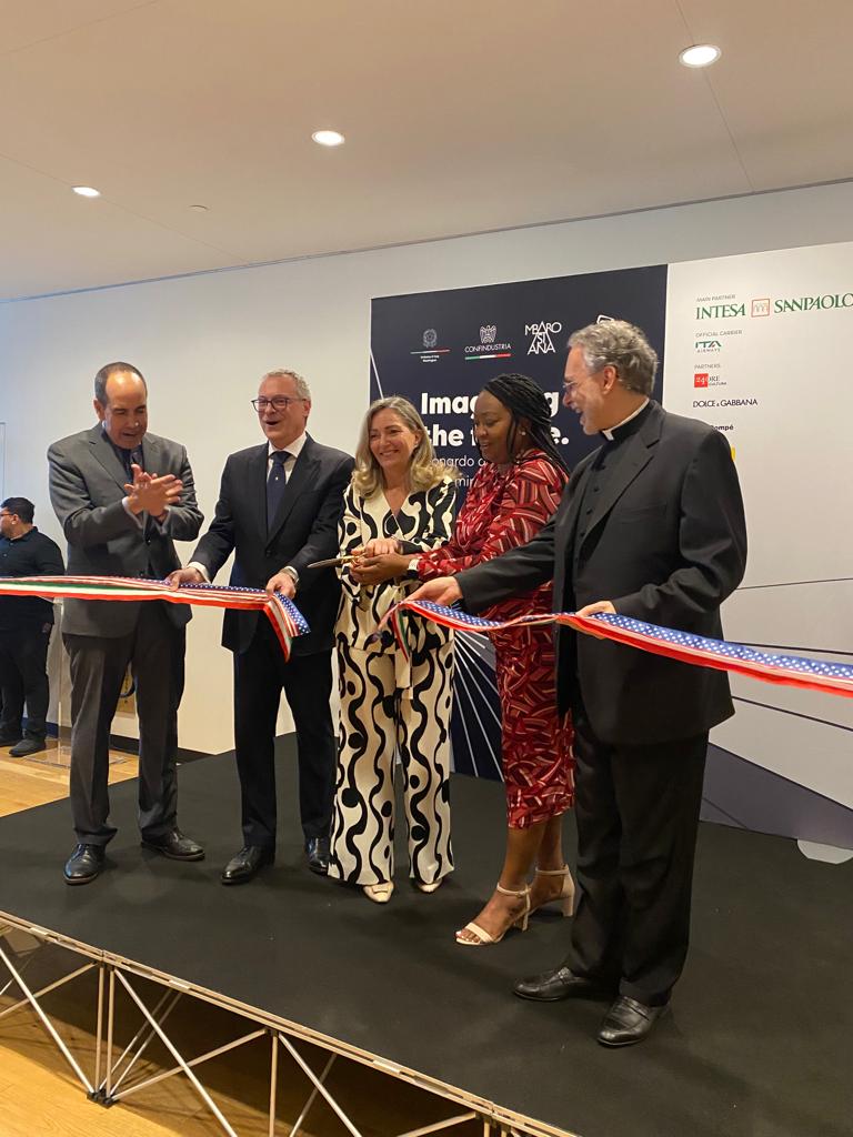 ItalyinUS's tweet photo. .@MAZappia opens with @Confindustria the first exhibition of Da Vinci's Codex Atlanticus in the US @dcpl. A symbol of #Italy in the 🌍, Leonardo embodies innovation and creativity, values that 🇮🇹 and 🇺🇸 are committed to strengthening in every sector #imaginingthefuture https://t.co/3LpTccWQIG
