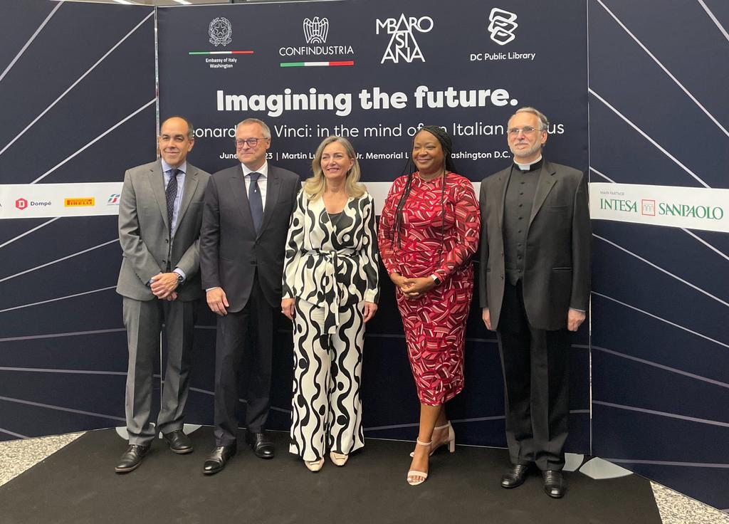 ItalyinUS's tweet photo. .@MAZappia opens with @Confindustria the first exhibition of Da Vinci's Codex Atlanticus in the US @dcpl. A symbol of #Italy in the 🌍, Leonardo embodies innovation and creativity, values that 🇮🇹 and 🇺🇸 are committed to strengthening in every sector #imaginingthefuture https://t.co/3LpTccWQIG