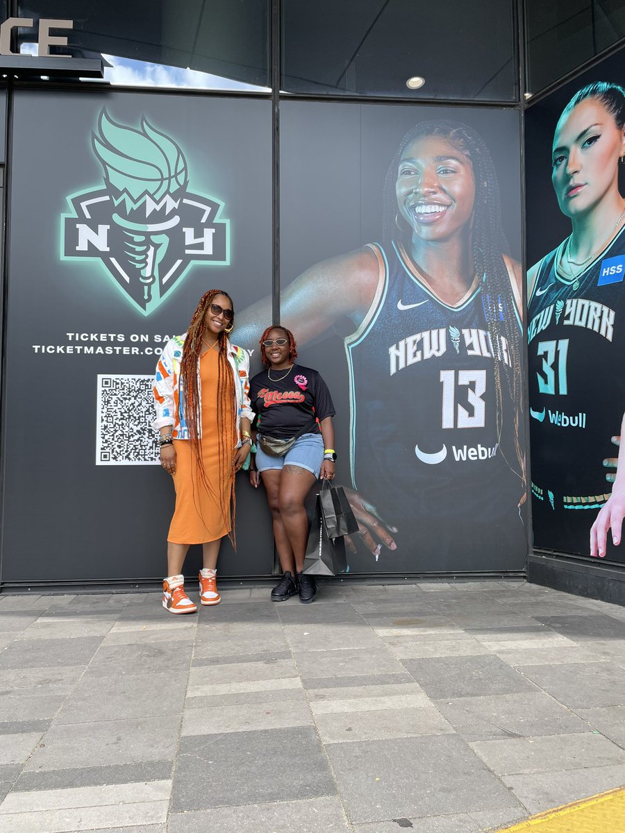 Abriizy's tweet image. This #Juneteenth2023 weekend I was Very Black. Very Outside
And Very New York
Hello Brooklyn