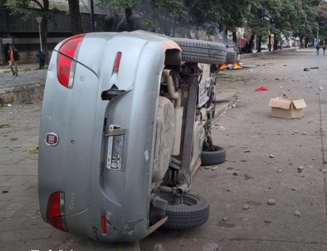 ClaudioCansino's tweet photo. En Jujuy esta mas que claro que funciona una mafia piquetera.
La ley se respeta y hay que meter a todos esos delincuentes presos. https://t.co/3ak8xcvfKF
