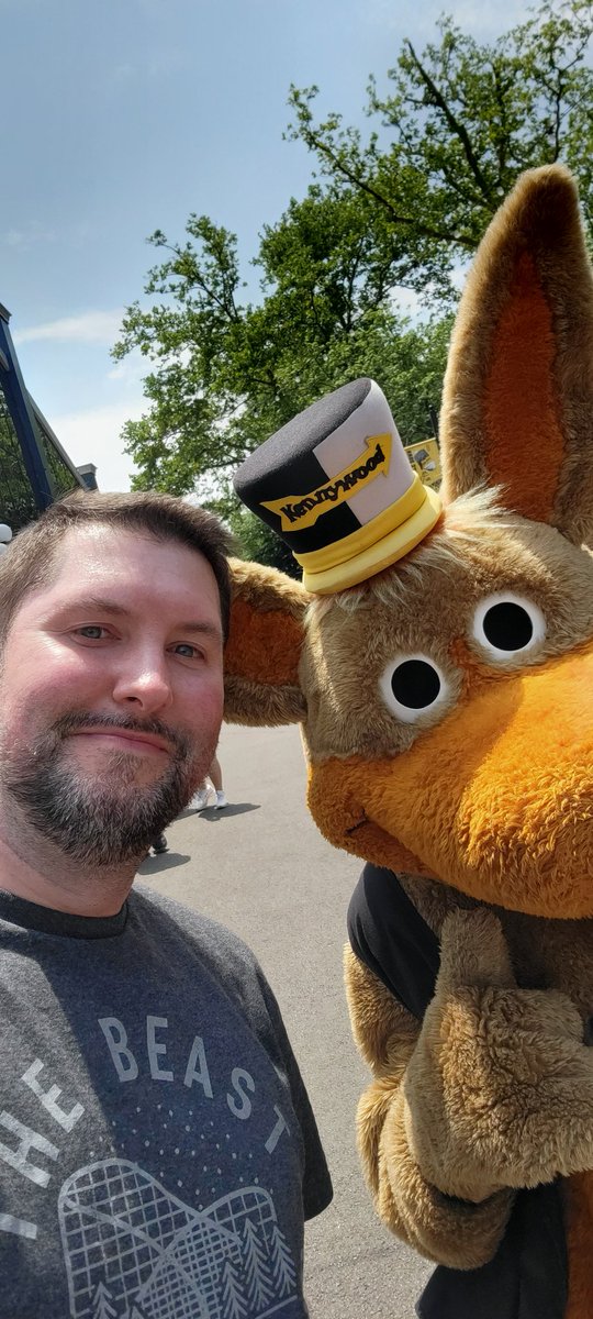 GoleyNathan's tweet image. No one tell @IBCrow I was hanging out with a new friend @Kenny_Kangaroo
*
*
#indianabeach #kennywood #kennykangaroo #amusementparks