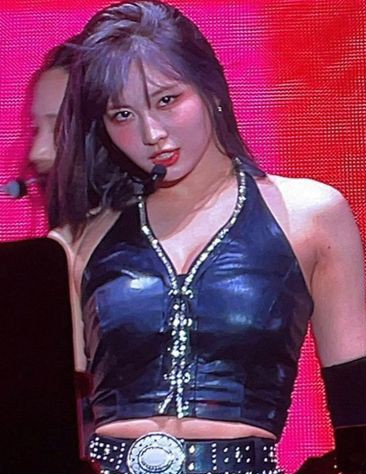 momosfeed's tweet photo. she is REALLY hot for this https://t.co/JecGNRNULK
