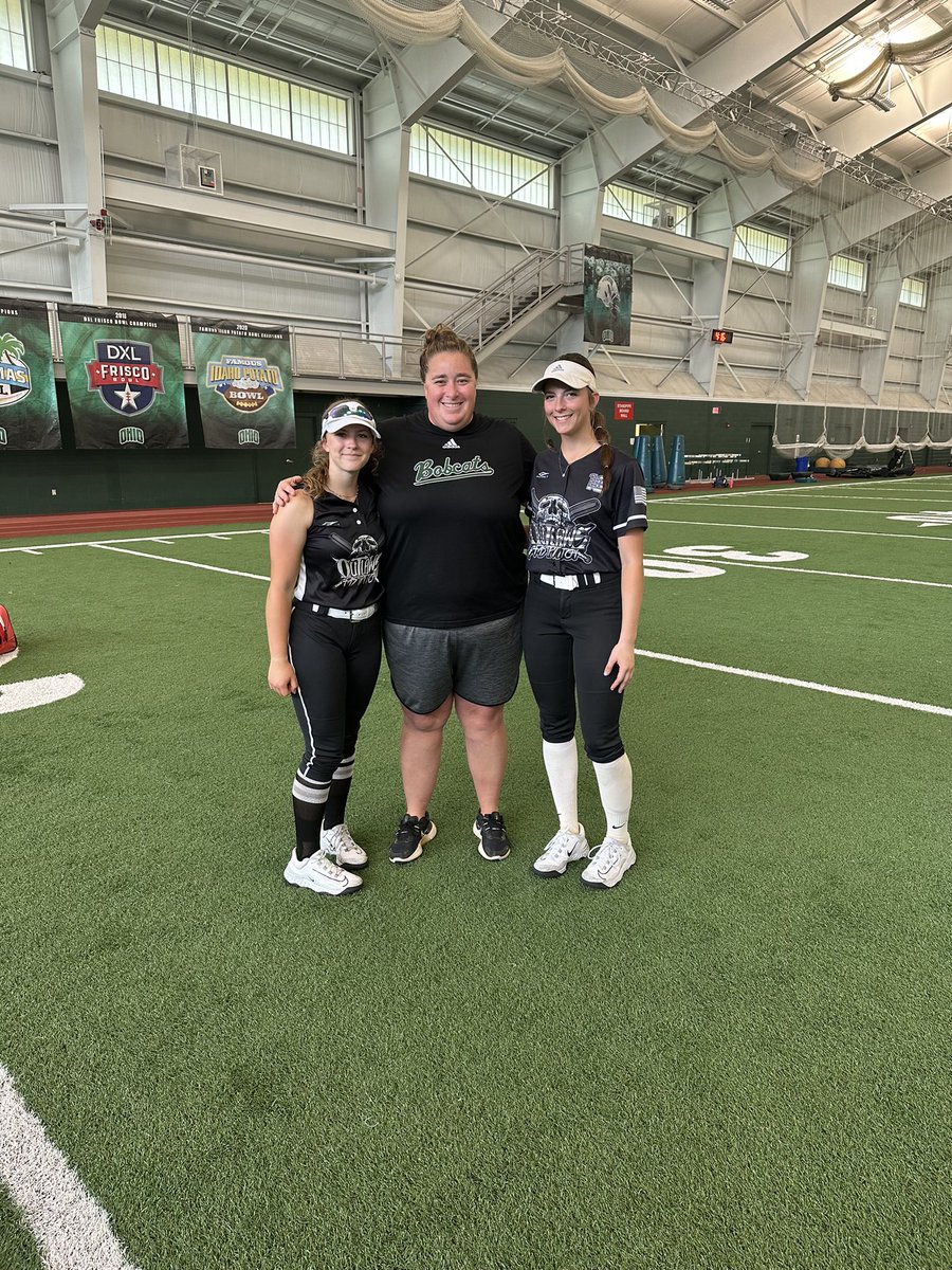 Want to send a special shout out to
@Hall_J_4 and @OhioBobcatSB for having @paige_kelley8 and @AlexaKelley2027 today at camp! Great day spent with one of the states greatest coaching staffs!
#OUOhYeah