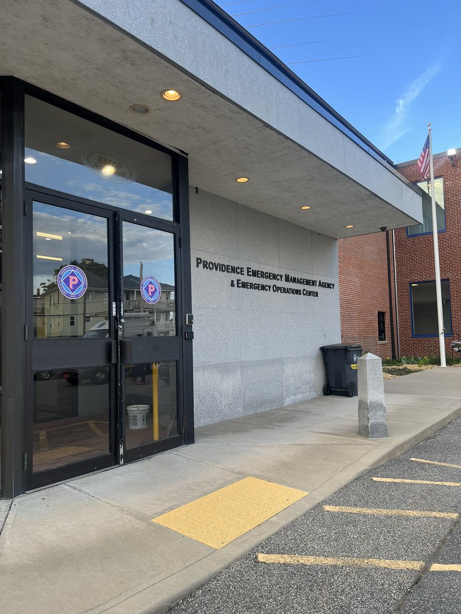 malee_ward's tweet image. Thank you @ClaraDecerboPhD and Team @PEMA591 for the tour today! Such a great facility and such an important part of #PVDs emergency response.