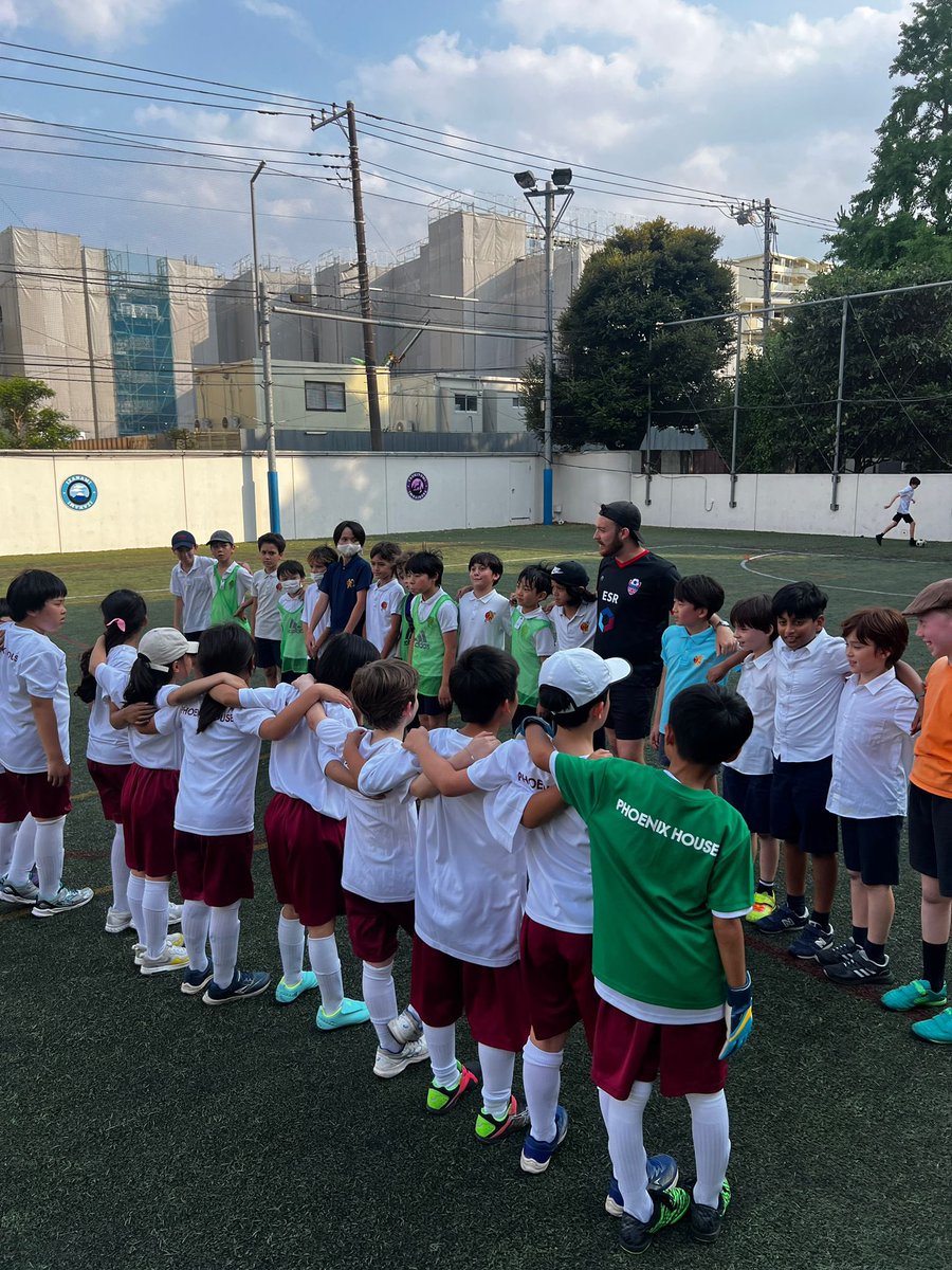 BST_Sport's tweet photo. Well done to our Primary Lions football teams who played against @phoenixhouse_jp this week. Both teams played some brilliant, and at times, nail biting football. Excellent sportsmanship shown throughout #principled #determined 🦁⚽️ @BST_Primary https://t.co/M8IQkd5LOV