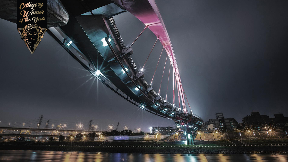 𝐂𝐀𝐓𝐄𝐆𝐎𝐑𝐘 𝐖𝐈𝐍𝐍𝐄𝐑 𝐎𝐅 𝐓𝐇𝐄 𝐘𝐄𝐀𝐑 🇹🇼

Rainbow bridge by Didi Hsu

Winner's Page: tinyurl.com/4y89fc6a
Visit us: musephotographyawards.com

#MUSEawards #MUSEPhotographyAwards #PhotographyAwards #architecturephotography #bridgesphotography