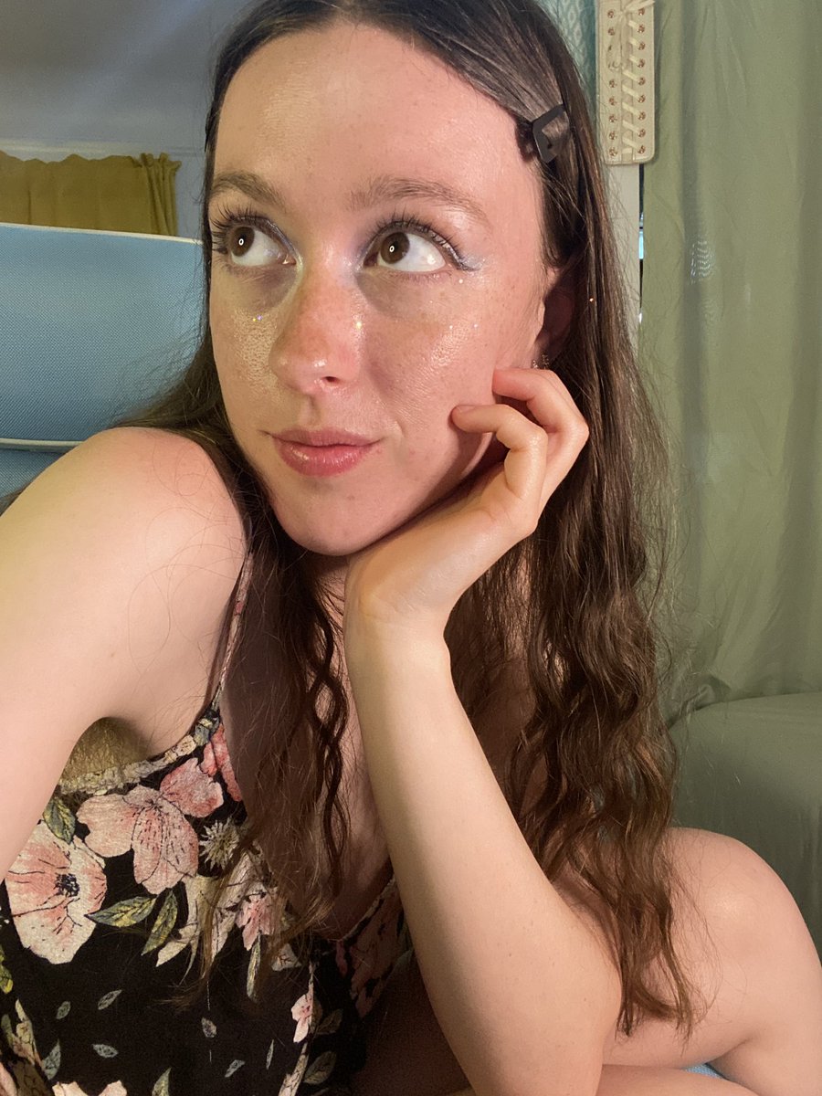 Bigeyesxo ⭐️ Cam model ⭐️ Musician ⭐️ on Twitter: "I’m live on