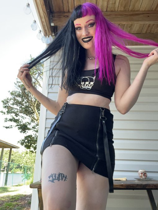 Pink again 💖 #goth #grunge #alt #alternative #babe #pink https://t.co/ELT4A4OsKZ<a href="/tag/goth"class="tags">#goth</a><a href="/tag/grunge"class="tags">#grunge</a><a href="/tag/alt"class="tags">#alt</a><a href="/tag/alternative"class="tags">#alternative</a><a href="/tag/babe"class="tags">#babe</a><a href="/tag/pink"class="tags"><span>#pink</span></a>