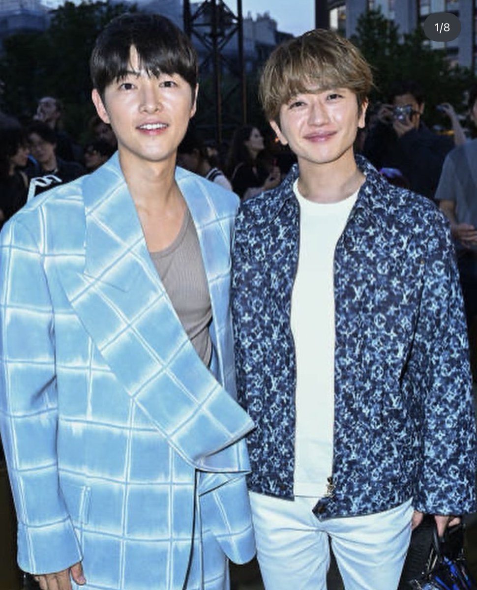 韓国俳優さんよりお顔が小さいなんて、、、日に日に面と向かって握手するのに抵抗出てくる、、、笑