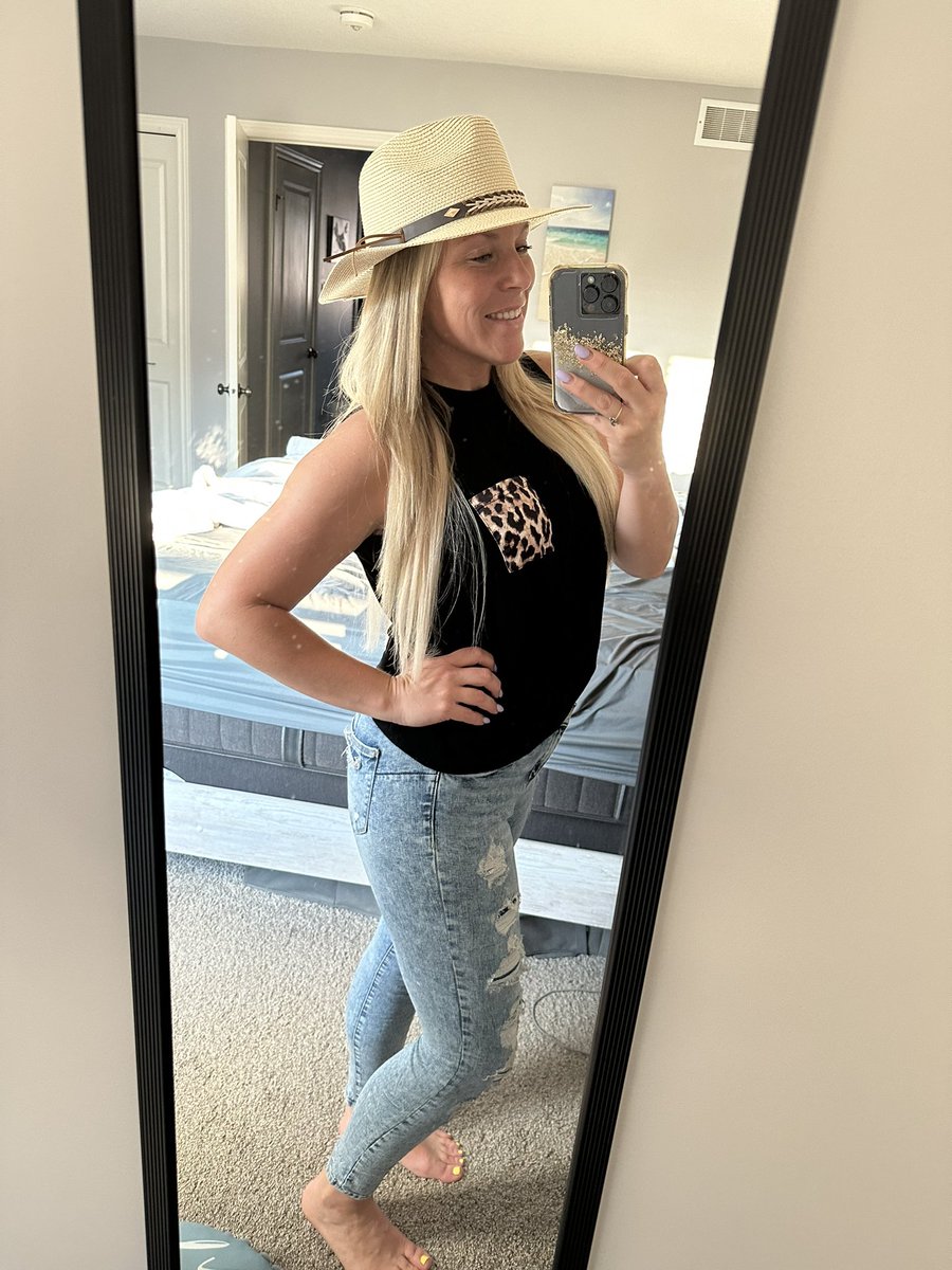 It’s giving <a href="/laineywilson/">Lainey Wilson</a>  vibes. Just need me some bell bottoms ! 💜 #OBSESSED
