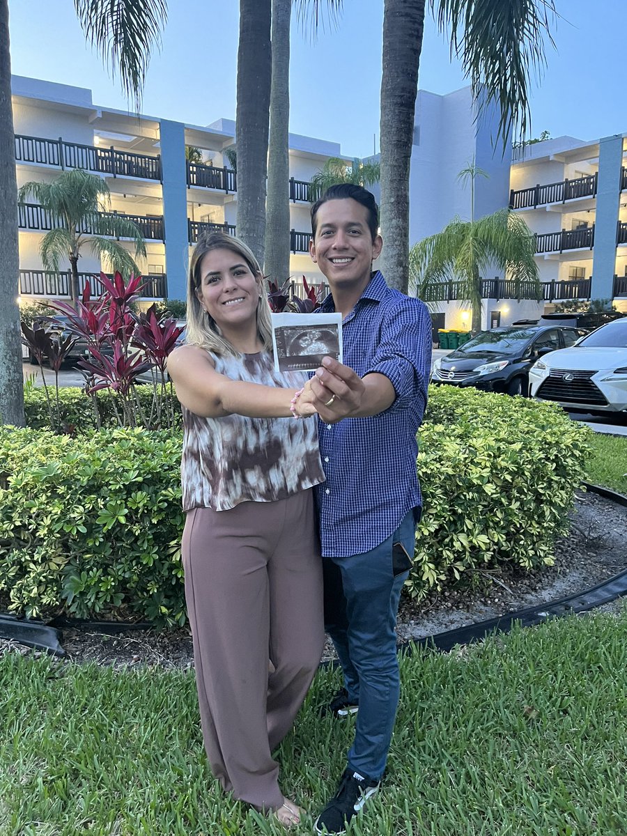 XavicoVelasco11's tweet photo. Que felicidad voy a ser papá por tercera vez después de 8 años gracias Dios por tu bendición #Dadtobe #Fatherofthree https://t.co/E042UVe4o8
