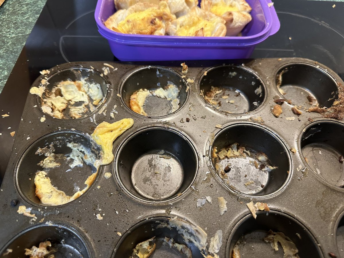 BBreggie's tweet image. Non stick my arse 😆
I don’t know what I do wrong when I make mini quiches? 🤣🤣🤣
#nonstickcookware