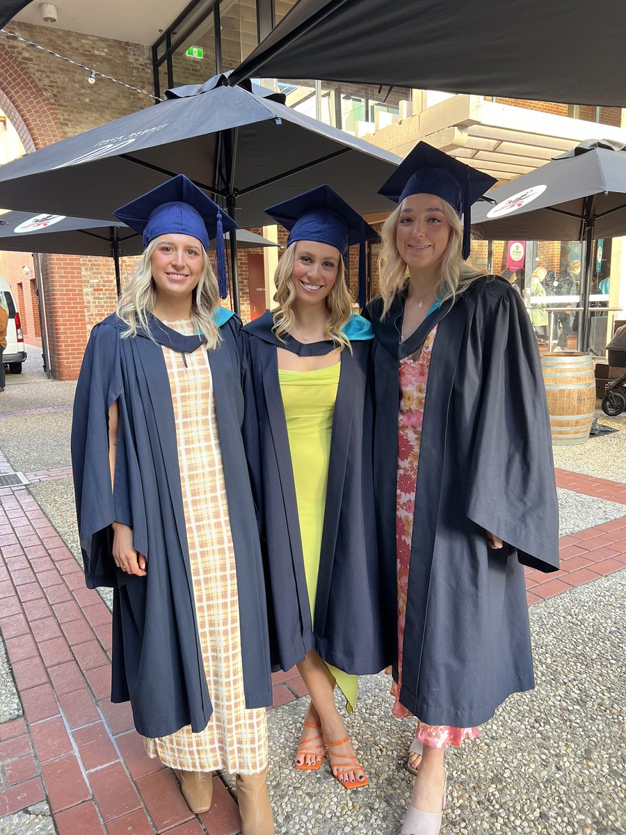 Deakin's tweet image. 🎓| A beautiful, yet slightly cold morning for our second day of June graduations. #DeakinGrad