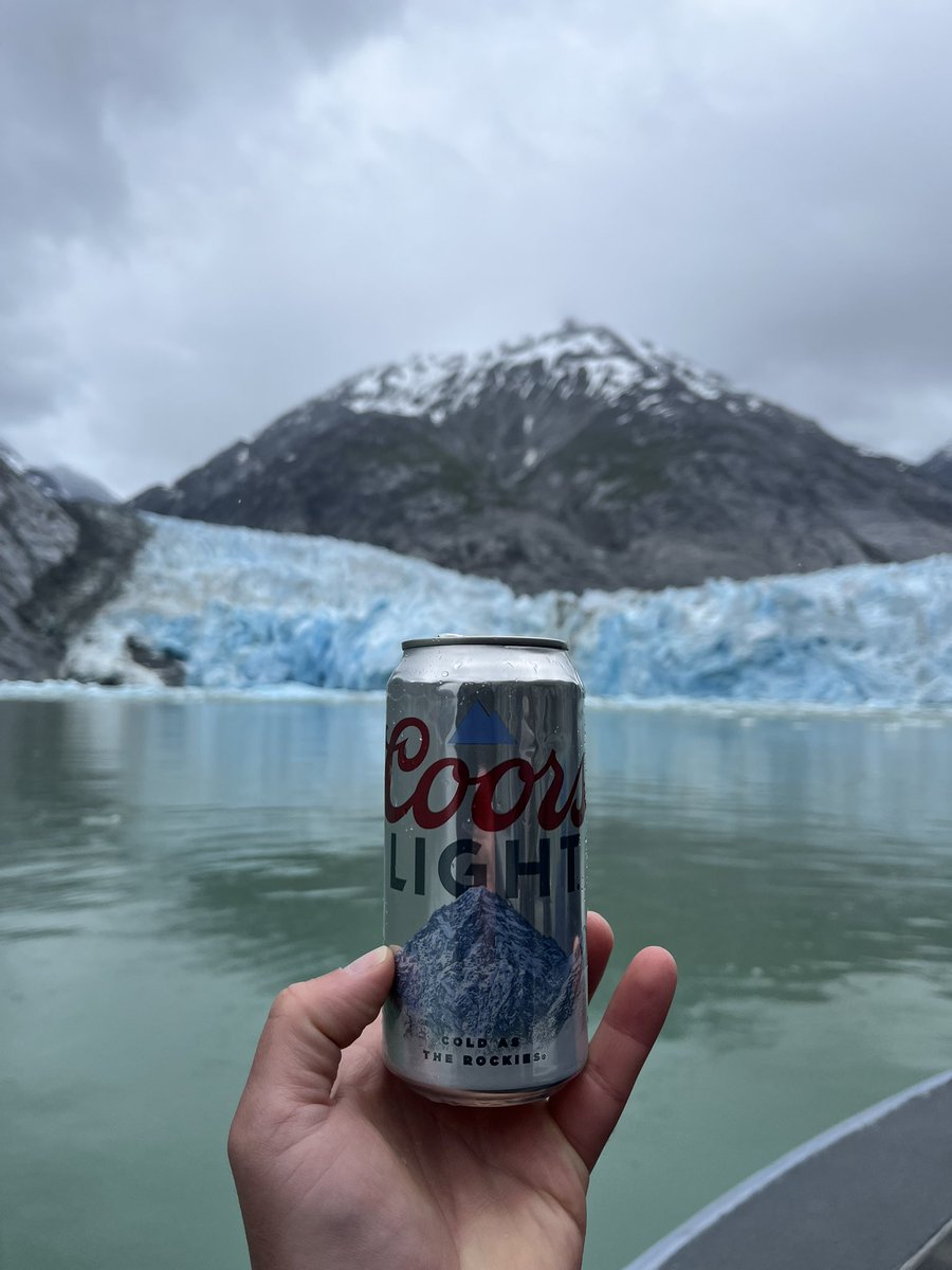 MrGrizwald's tweet photo. Glacier beer @CoorsLight @PFTCommenter @BarstoolBigCat @PFTCommenter https://t.co/kGHocl0nbS
