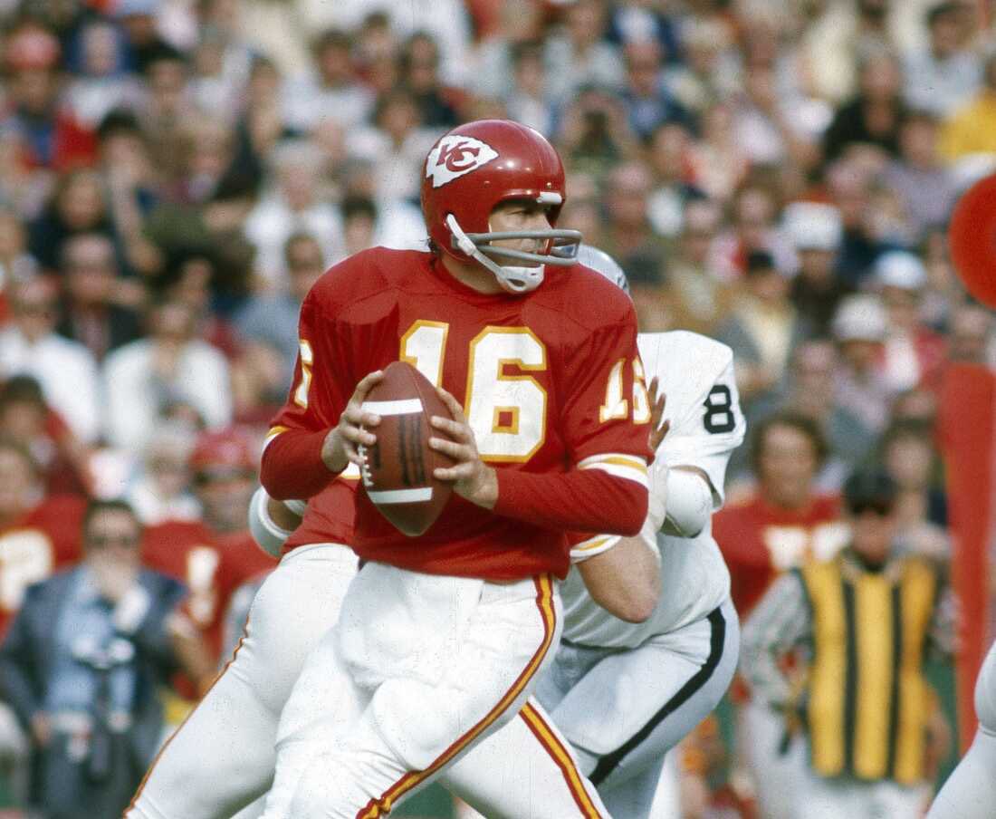 Happy Birthday to the late, great Len Dawson, the all-time Chiefs passing leader! 