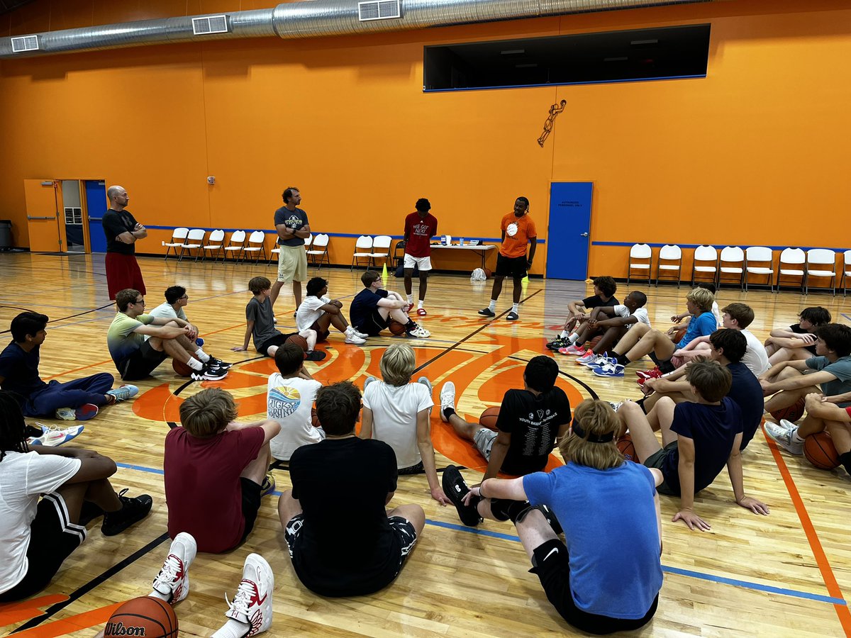 LHSEagleHoops's tweet photo. Super proud ❤️ of @iamjadenbetton and @gabe_mccrary for coming back to speak to our incoming GAC freshman camp. Great advice on competing and the work it takes on your own to chase your dreams! No surprise these two are having success at the next level! https://t.co/QqZ3WOw7XE