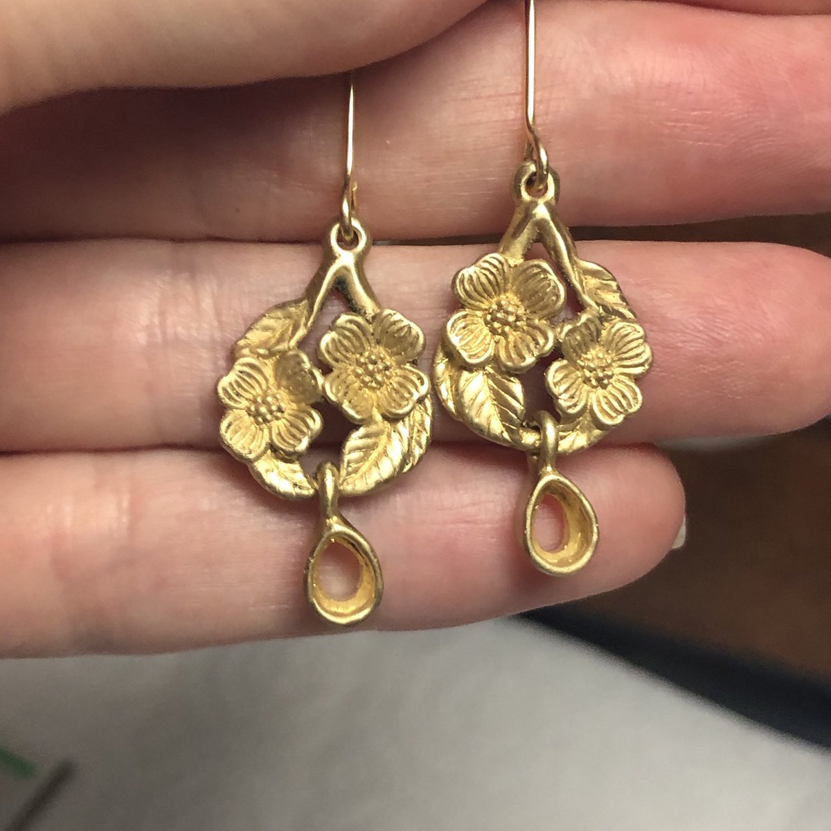 On the bench today, gold dogwood earrings. 💛 #dogwood #jewelrymaking #carrienunesjewelry