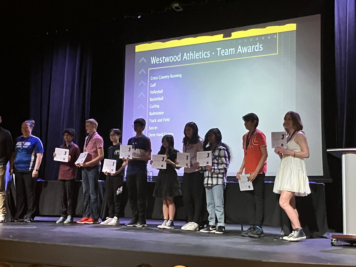 I absolutely loved attending @WWhighschool athletic awards tonight… And seeing so many award recipients as former @WGHillElem students💙💜Congratulations everybody!