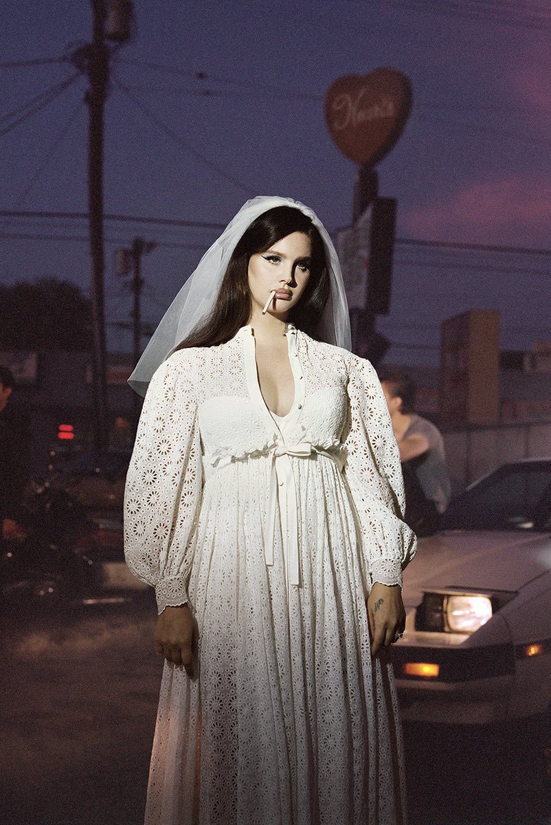 HAPPY BIRTHDAY TO THEE QUEEN MISS LANA DEL REY