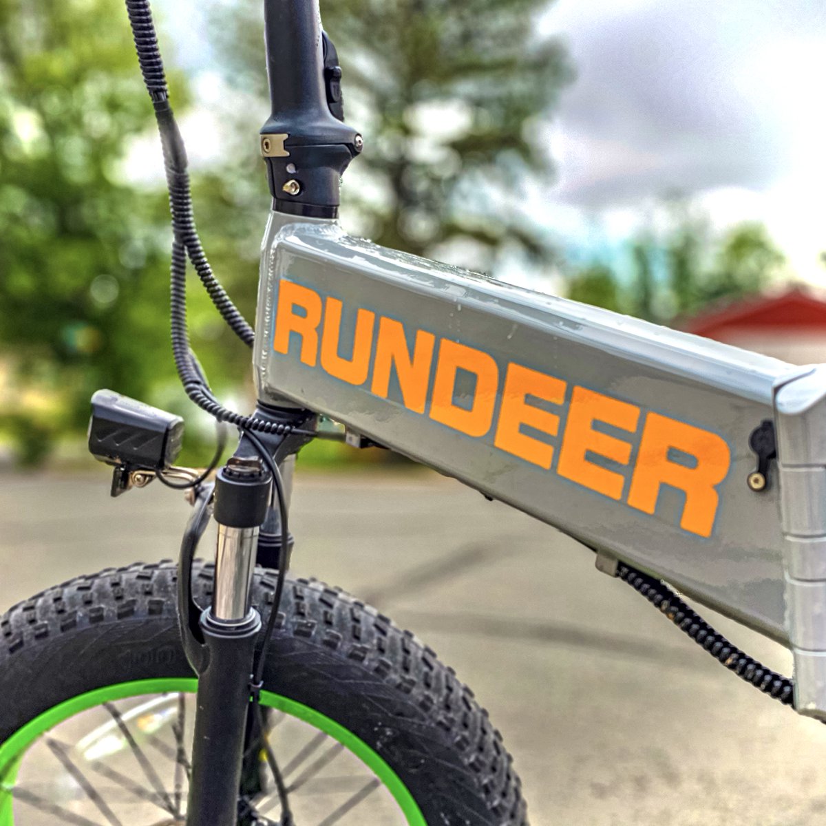 ☁️How is the weather?Riding to breath fresh air after rainny!
👀Orange and green color Hummer ebike may will catch your eyes.
•••
#Rundeerebike #Hummer #getoutside #outdoors #daily
#electricbike #ebikelife #ebikes #ebike #electricbikes