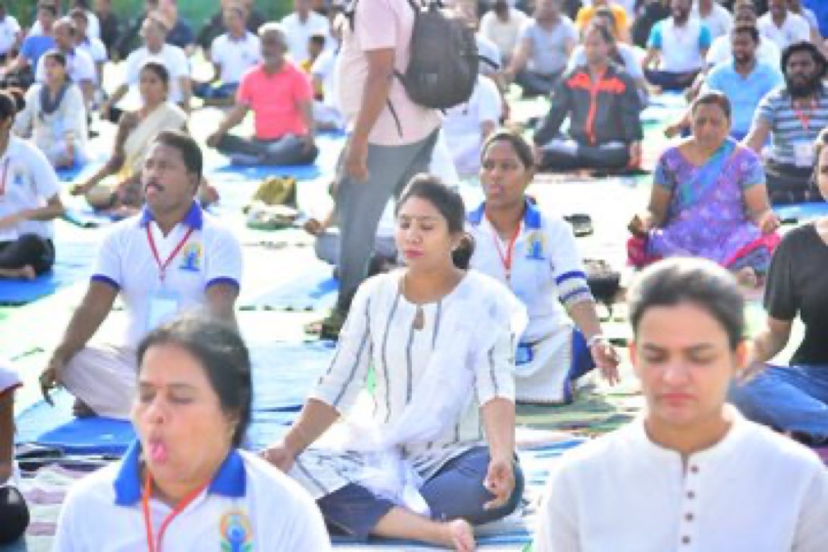 A warm greetings to everyone on the occasion of the  9th #InternationalDayOfYoga 

#YogaForWellness 🧘‍♀️