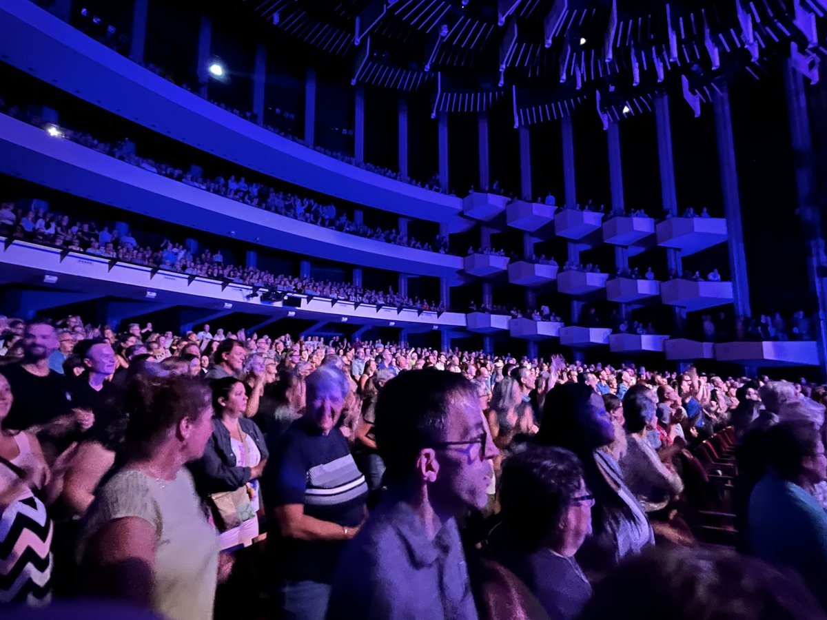 SoundCheckBlg's tweet photo. The entire Southam Hall is on their feet for @TheMarshallMix here at @CanadasNAC!! @strutent 

#WelcomeBackAmanda https://t.co/eibgzBXP3q