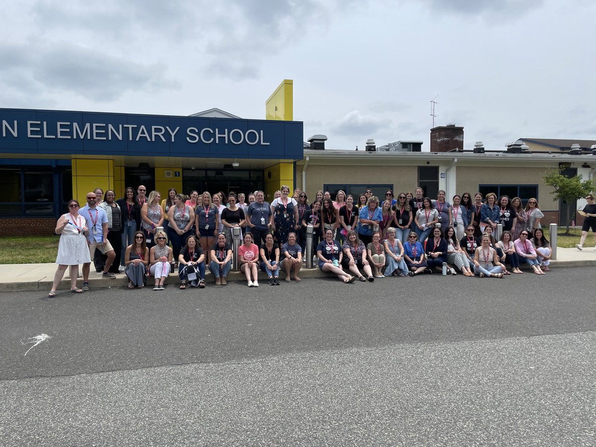 Wishing the ⁦<a href="/bitsbyBoomer/">Sharon School</a>⁩ staff ⁦a great summer! Thank you for a great school year! ⁦<a href="/bolsterEDU/">Mr. P</a>⁩