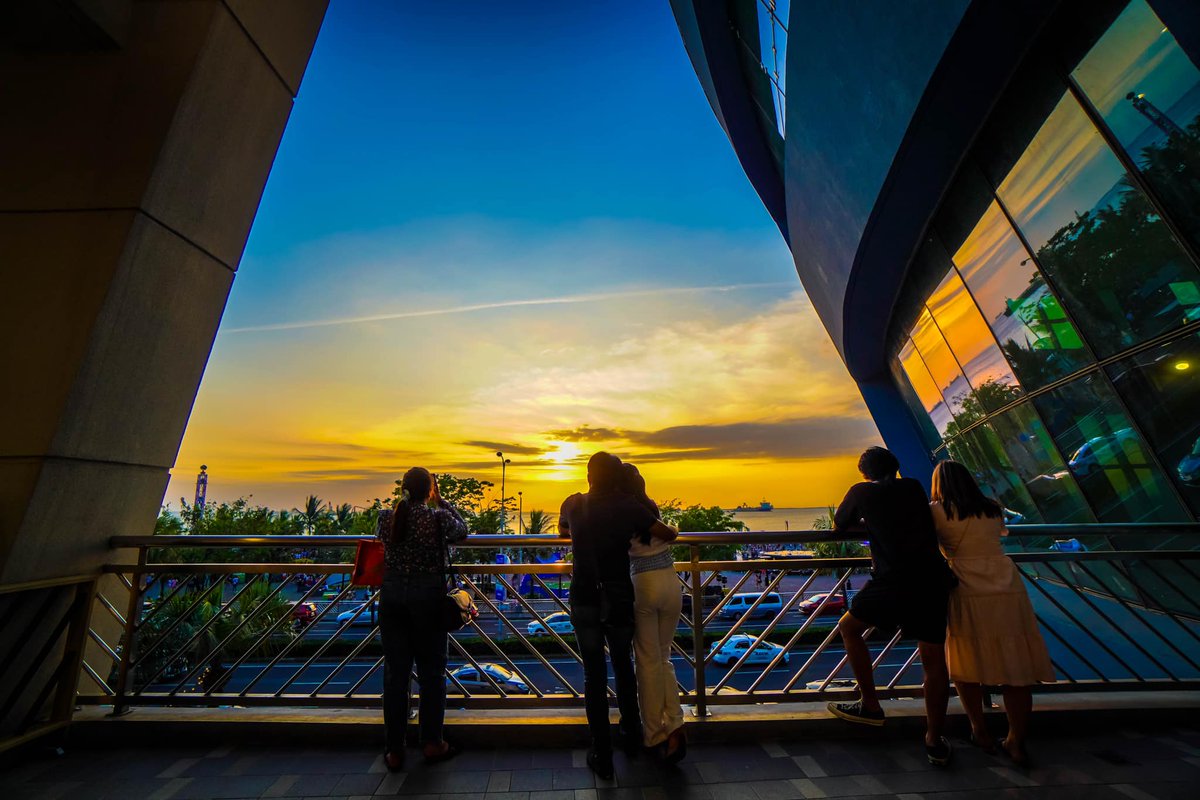 smsupermalls's tweet photo. Today, June 21, 2023, Philippines will experience its longest day and shortest night of the year.

#ExperienceFAMtimeAtSM and visit us at @TheMallofAsia for a SUMMER SOLSTICE in #AWorldOfExperienceAtSM! ☀️😎

#DinebytheBAY #PlaybytheBAY #SunsetbytheBAY
#EverythingsHereAtSM https://t.co/YtwQsvBBYT