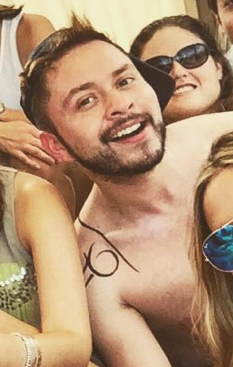 CassCannnn's tweet photo. @KiqueMarkPlus @adrianmena Si, aquí te van un par más (una con un tatuaje de henna gatísimo) https://t.co/XOlZzmqgTu