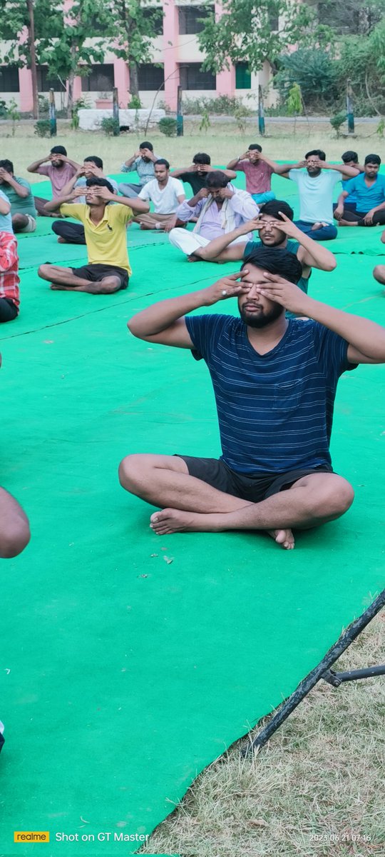 karuneshjaihind's tweet photo. स्वयं को बदलो, जग बदलेगा
योग से सुखमय हर दिन खिलेगा

#योग_दिवस
#InternationalYogaDay2023 https://t.co/72K6Cfos8Z