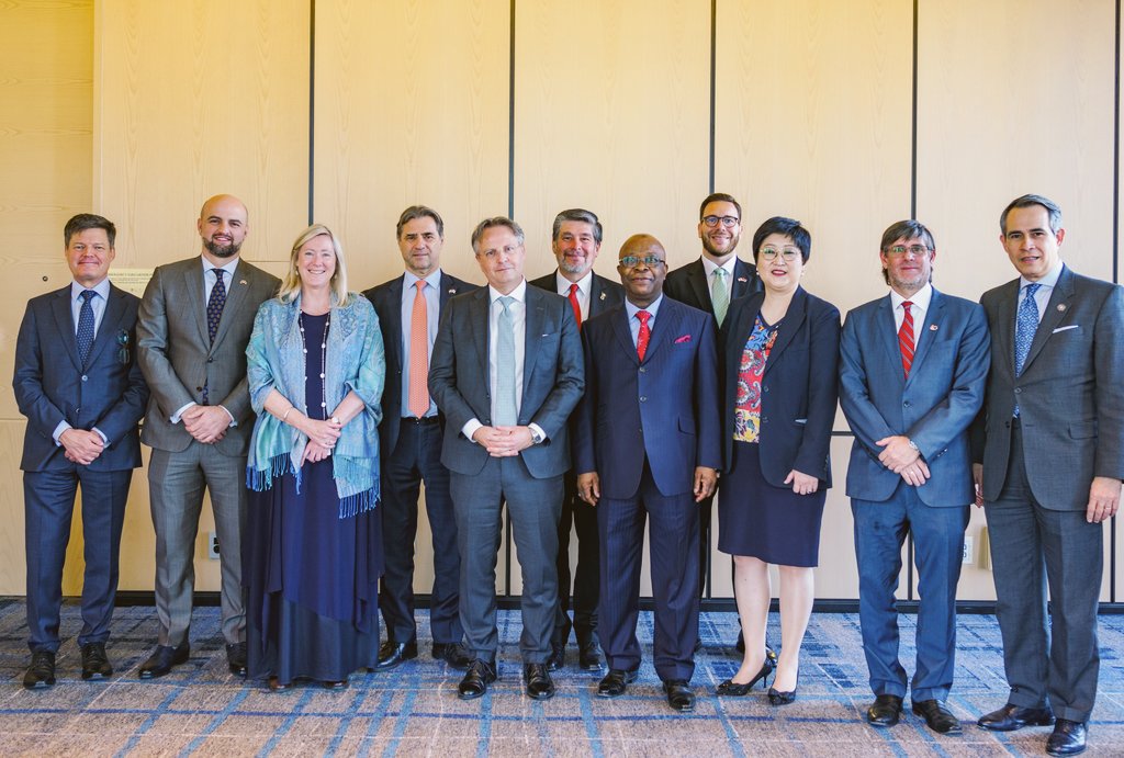 We were honored to welcome our dear friends, newly arrived ambassadors of 🇨🇱🇬🇪🇳🇿🇭🇺🇩🇰🇲🇽🇲🇳🇵🇪, at a reception organized by CDC at Fourseasons hotel on March 30th. Welcome to the family, and good luck in all your future endeavors! 🥂