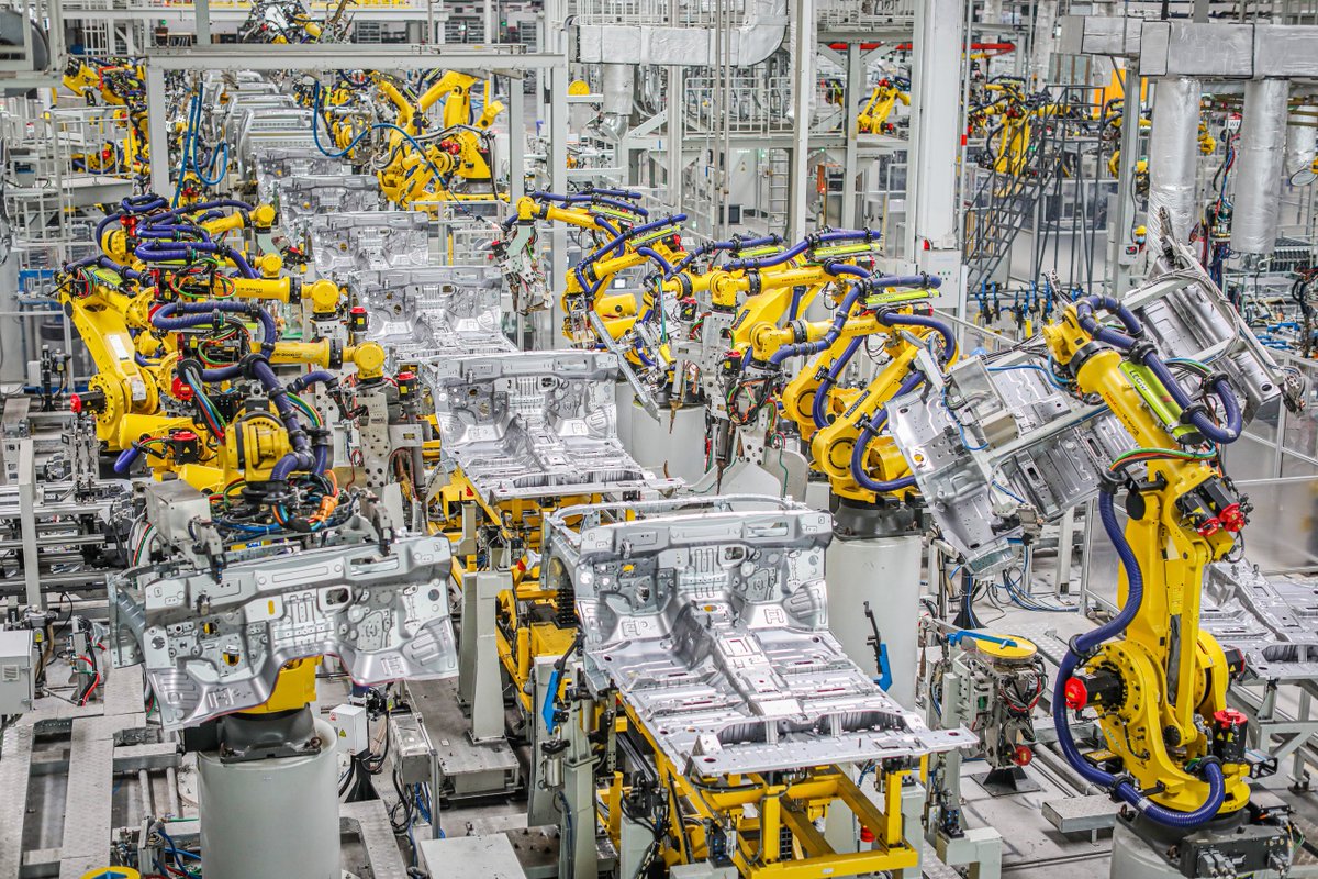 yongchuan06's tweet photo. Every day at Yongchuan Great Wall Smart Factory, a breathtaking production spectacle unfolds, where flawless coordination among robots takes automotive productivity to new heights. ๐ญ๐คโจ #InnovativeManufacturing #YongchuanGreatWallFactory #ManufacturingBase #Yongchuan #Chongqing https://t.co/Z8BtCUvwkS